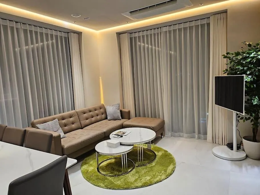 Modern Luxury Suite In Gangnam With Cityview&Wine Seoul South Korea